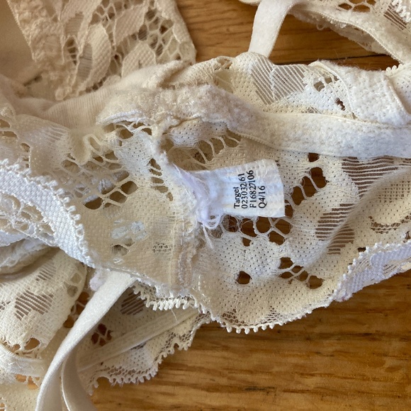 3/$15 Cream Lace Bralette with T back, Cropped - Picture 4 of 8
